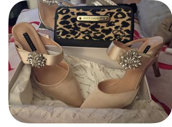 GORGEOUS NUDE HEELS SIZE 8 With Rhinestone $20.00