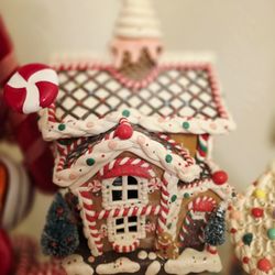 Christmas Gingerbread House Lights Up