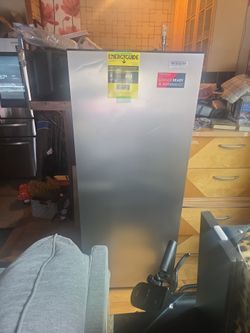 Refrigerator brand new open box