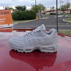 Brand New And Original Men's Nike Air Max's 95" Sneakers Sizes 9.5
