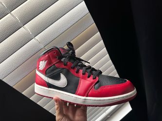 Jordan 1 Mid Gym red 10.5M