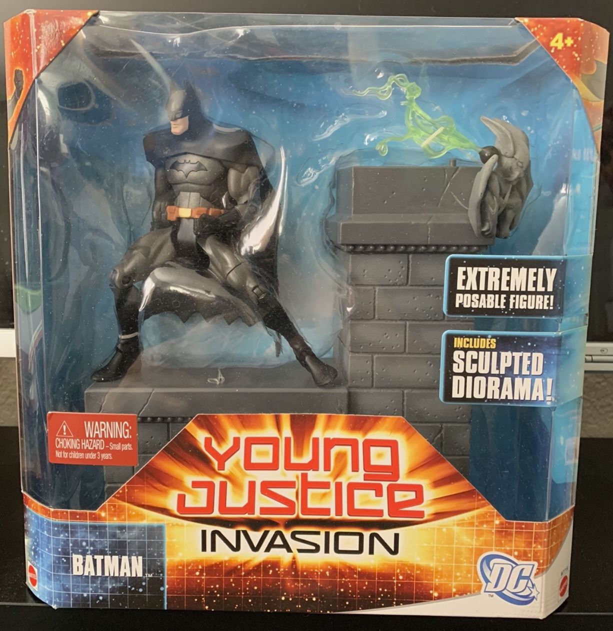 NEW Batman Young Justice Invasion 6” Poseable Action Figure with Sculpted Diorama DC