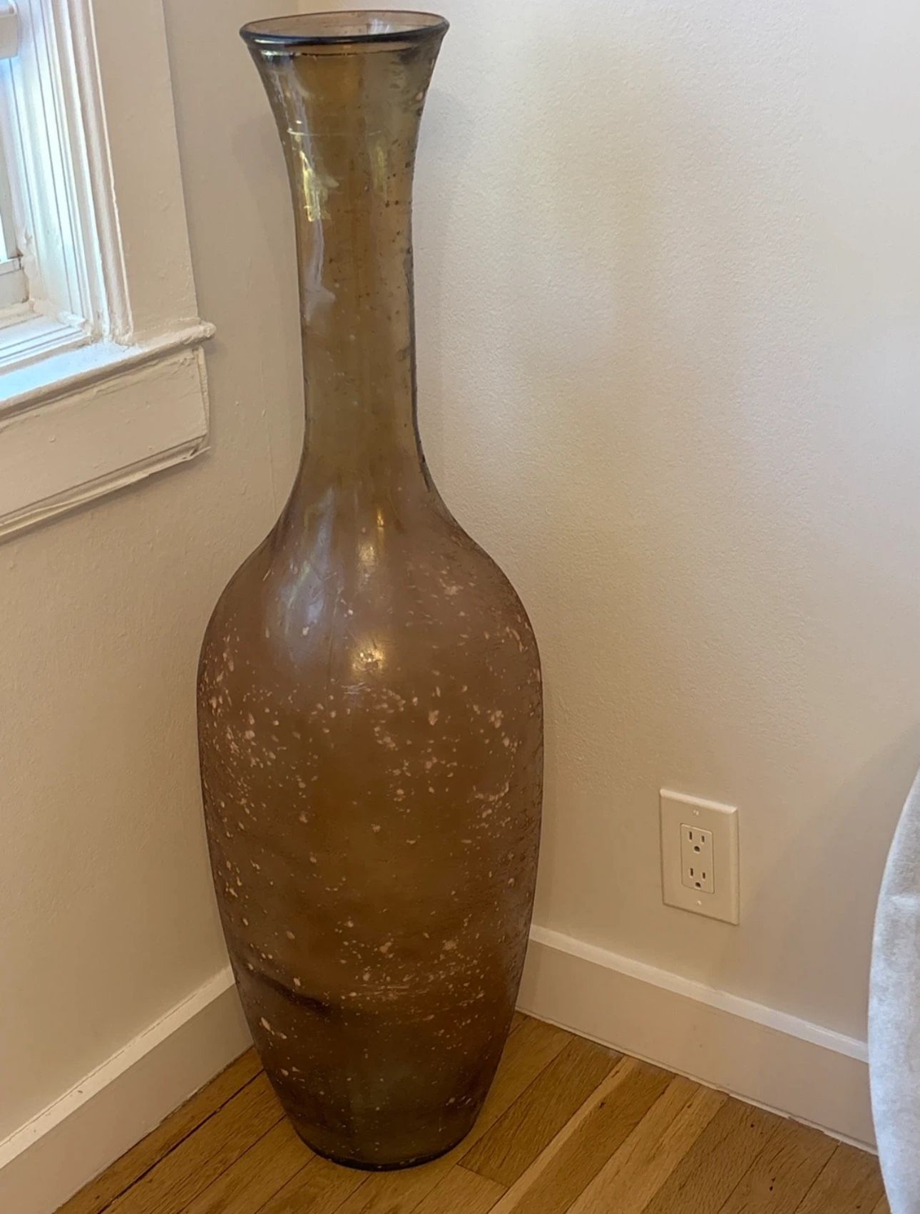 Elegant Floor Standing Vase – Perfect for Modern or Classic Home Décor