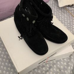 NEW Minnetonka Black Double Fringe Side Zip Moccasins Size 6