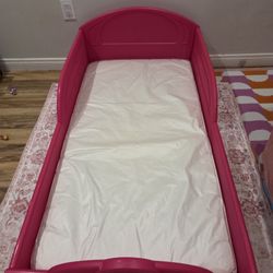 Delta Children Disney Minnie Mouse Plastic Sleep and Play Toddler Bed with Attached Guardrails
