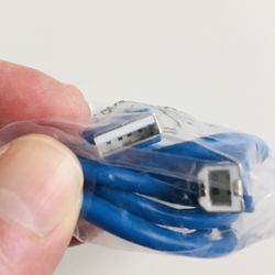 This cable features a standard Type-A USB connector on one end and a standard Type-B connector on the other. Connects mice, keyboards and speed-critic