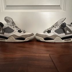 Air Jordan 4 Retro (Black/Gold)