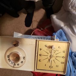 Antique Clock/radio 
