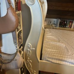 2 Twin Bed Frame With 2 Mattresses