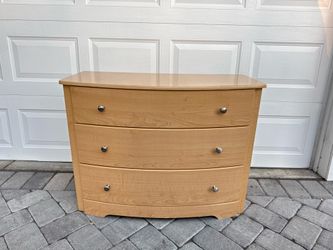 Dresser with 3 drawer