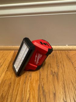 Milwaukee M12 ROVER Service & Repair Flood Light with USB Charging (Tool Only) -NEW-