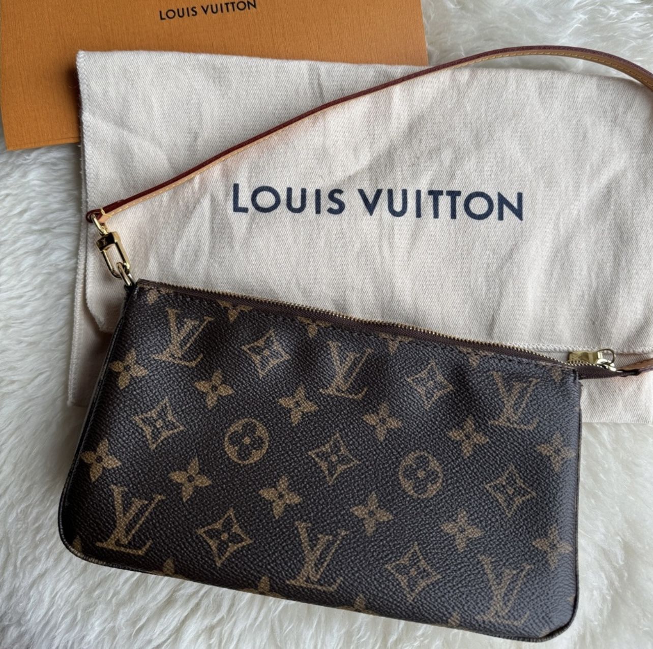 Louis Vuitton  Pochette Accessories NM.