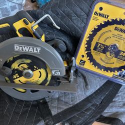 DeWALT Flexvolt Saw