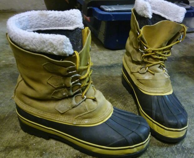 Size 12 snow or work boots.