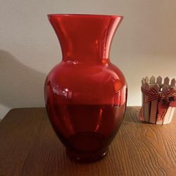 RED GLASS FLOWER VASE 