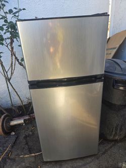 Insignia Mid size fridge