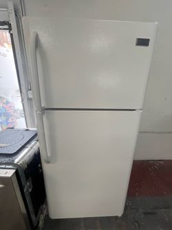 Refrigerator Frigidaire 30”