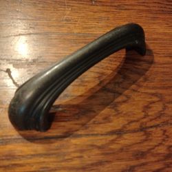 Darken Solid Brass Heavy Duty Drawer Pull Handle, 4" C2C, Overall 4-3/8"....
Normal wear MAY be seen. Scratches,nick's and dents MAY be seen. Cleaning