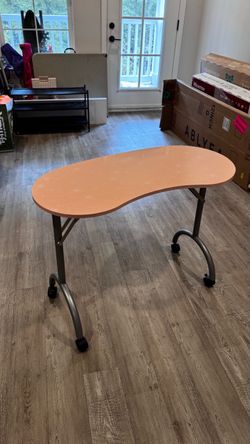 Foldable desk