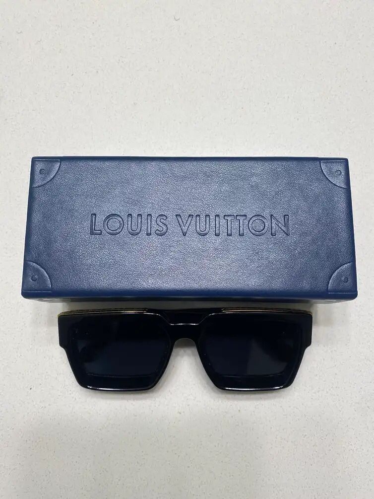 Louis Vuitton 