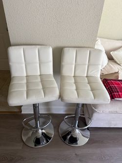 Set of 2 White Adjustable Swivel Bar Stools – Chrome Base