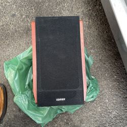 Edifier R1700BT Bluetooth Bookshelf Speakers  only one monitors speaker 