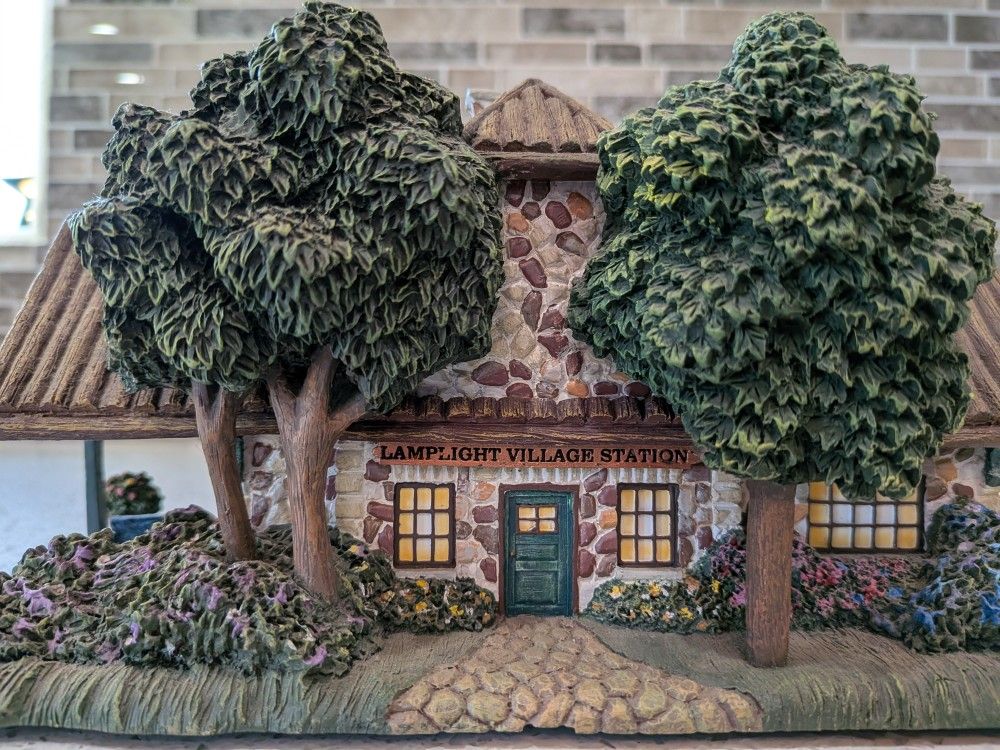 Thomas Kinkade Lamplight Village Station Hawthorne Village.