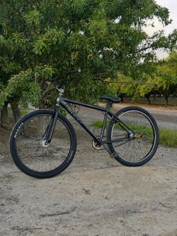 Throne Goon 29” Wheelie Bike - Maxxis Hookworms - SE Style.