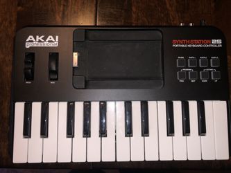 Akai Synthstation 25