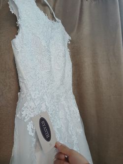 New white wedding dress, size M, with a train at the back