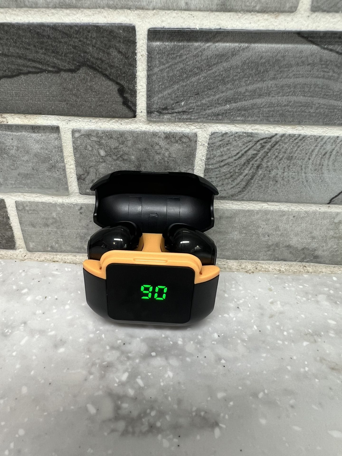 Brand New Wireless Earbuds With Charge Case