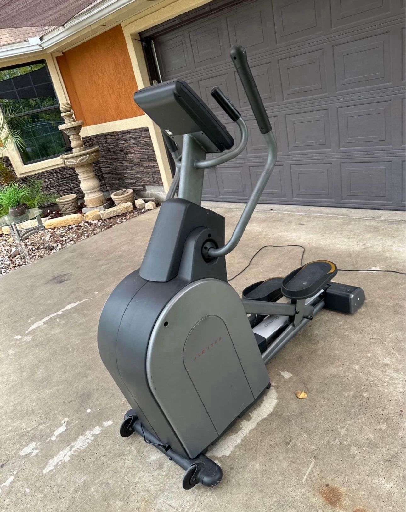 The NordicTrack ASR 1000 elliptical Very Heavy Working Great