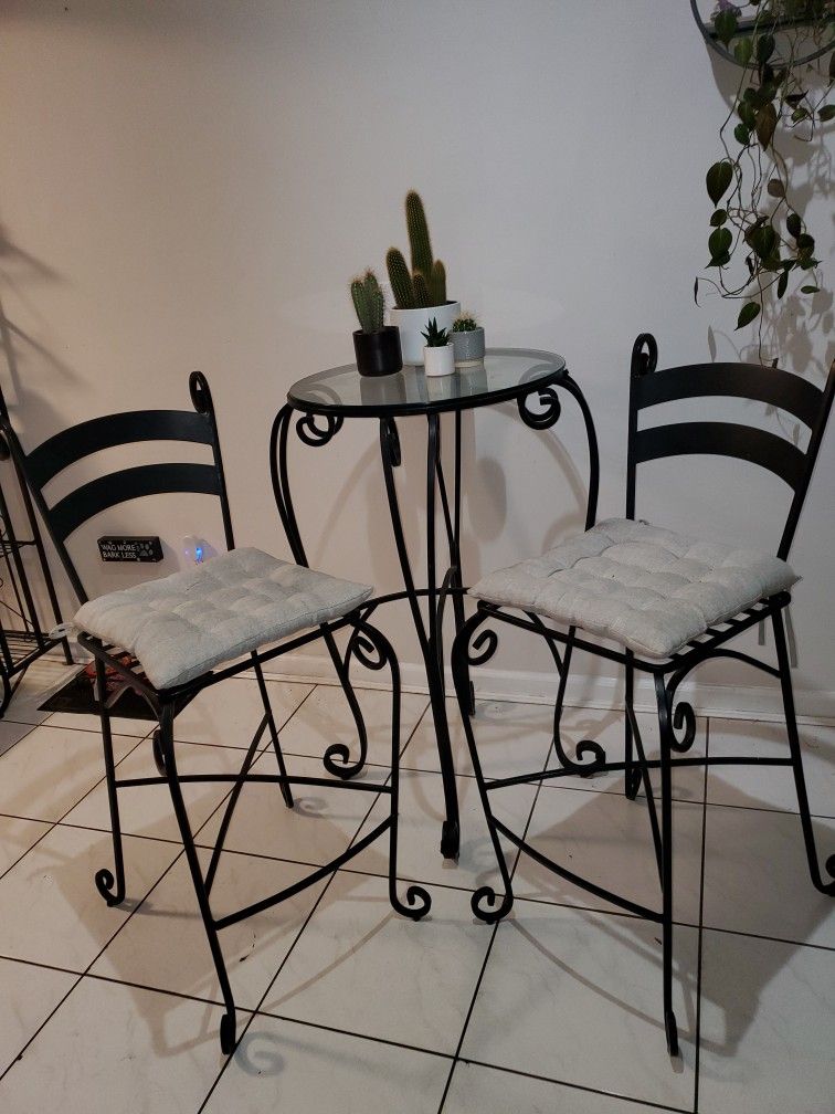 Beautiful Iron Bistro Table And Chairs