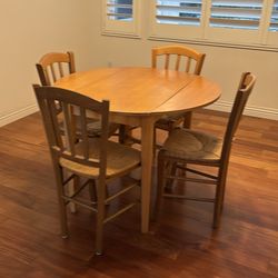 Round Table with 4 chairs