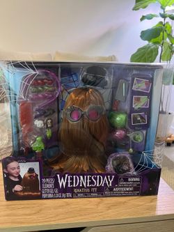 NEW Wednesday Ignatius Itt 10” Styling Head – 20 Pieces – Kids Toy