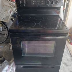 Frigidaire Stove And Matching microwave 