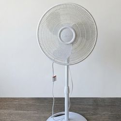 Lasko 16" Oscillating Pedestal Fan - Excellent Condition (Used)