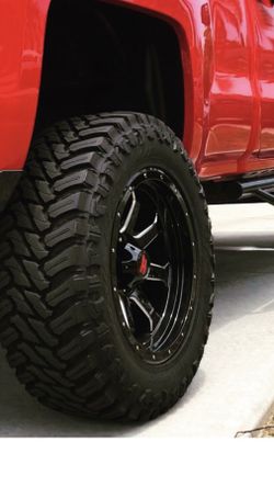 Hostile wheels 20x9x35s i believe 6 lug