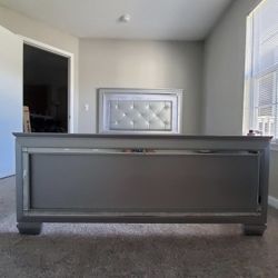 Allura Panel Bed w/ LED Lighting in Silver - Queen