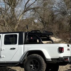 Black horse roof rack