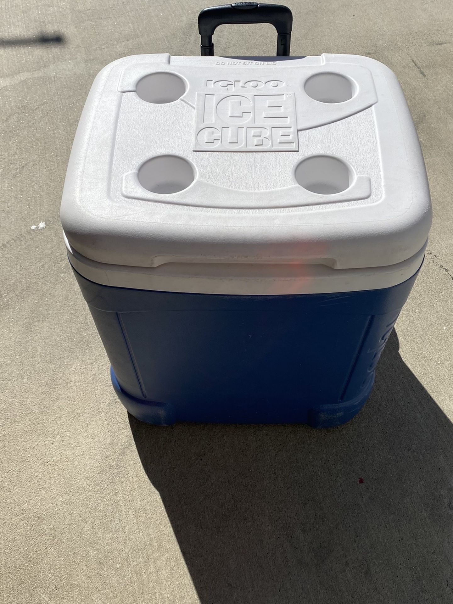 Igloo Ice Cube Cooler With Wheels