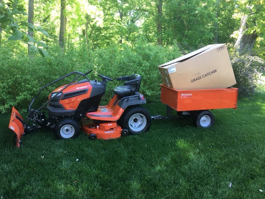 Riding Lawn Mower Husqvarna GT52XLS. It’s 52” deck . Like new