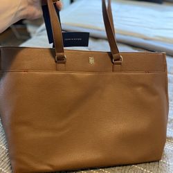 New Tommy Hilfiger Tote With Pouch Bag 