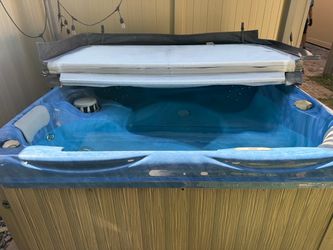 Fully Functional Hot Tub / Spa – Make an Offer