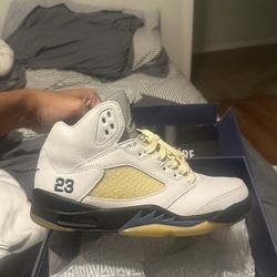 Jordan 5s  Size (9.5m/11w) 