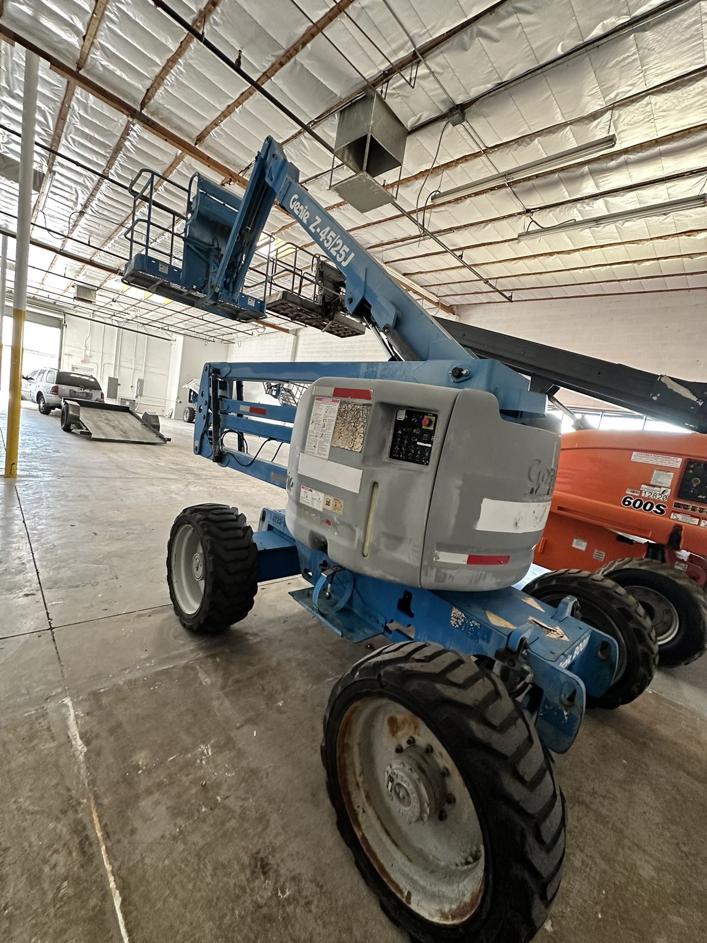 Genie Z45 Articulating Boom Lift