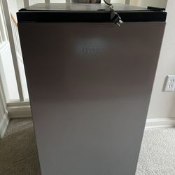 Hisense 4.4 Cu Single door mini fridge