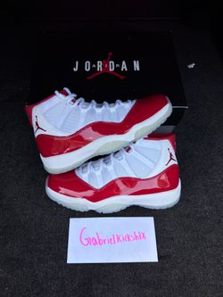 Air Jordan 11 Cherry 2023 size 9.5