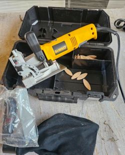 DEWALT 6.5 Amp Heavy Duty Plate Joiner Kit. In Excellent Condition!. Retails $210 With Taxes!