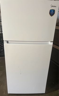 Midea Fingerprint Resistant 14.2-cu ft Counter-Depth Top-Freezer Refrigerator ( White )